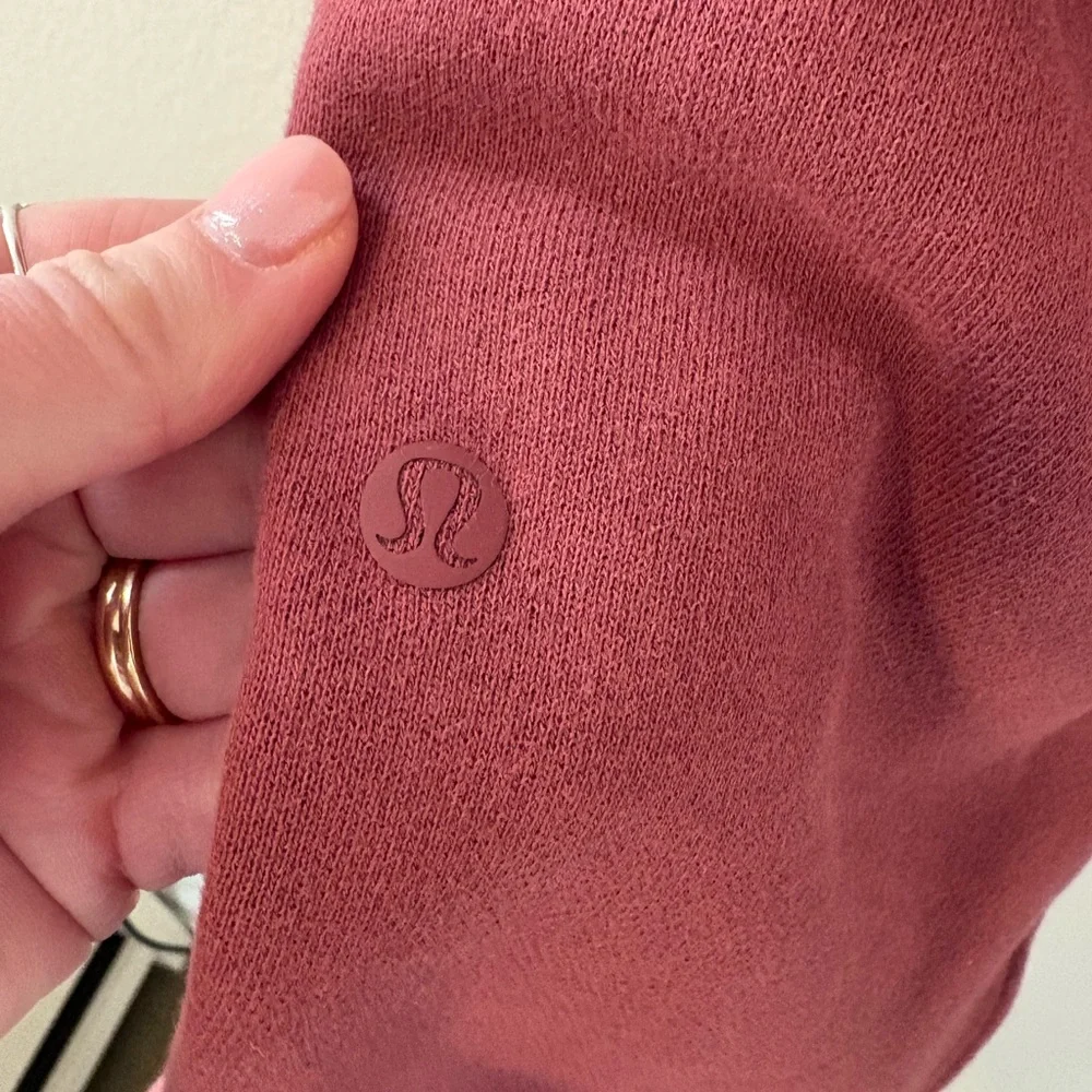 Lululemon High Rise Scuba Jogger Size 4 Smoky Red - Picture 4 of 5